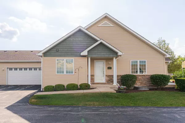Sycamore, IL 60178,2182 Waterbury LN E #2182