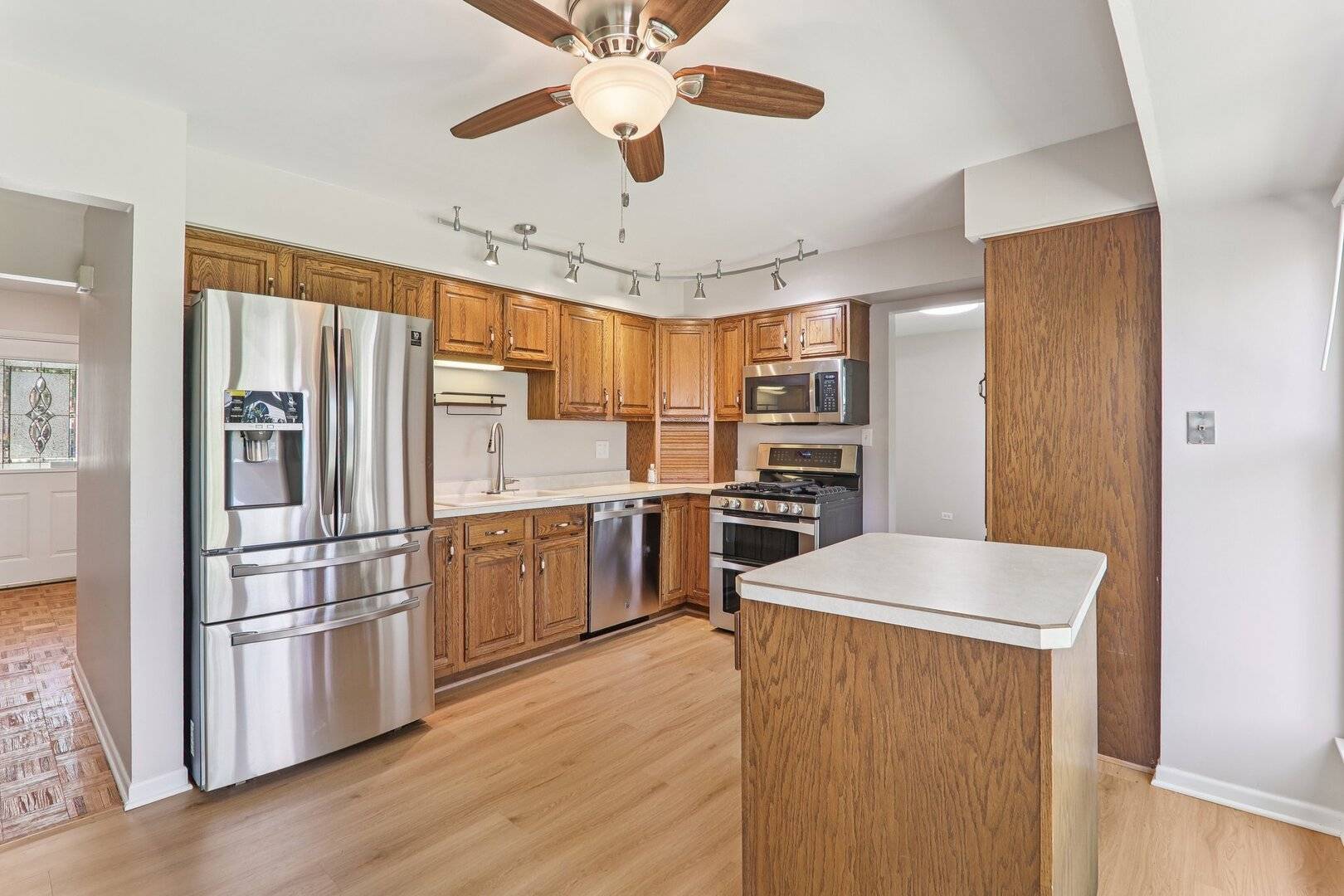Libertyville, IL 60048,818 W Golf RD