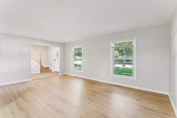 Libertyville, IL 60048,818 W Golf RD