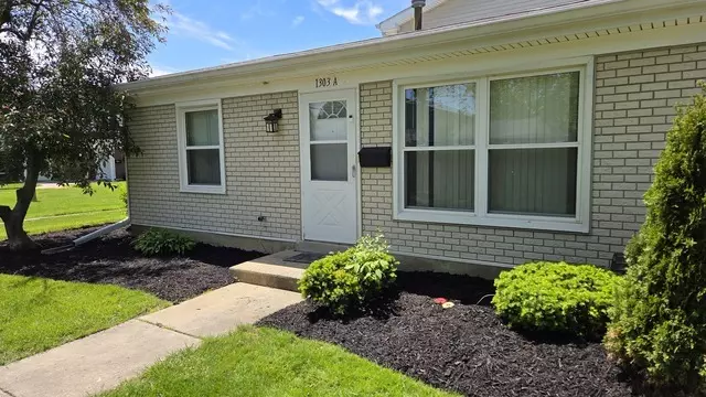 1303 Kingsbury DR #A, Hanover Park, IL 60133