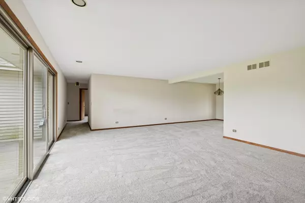 Mundelein, IL 60060,22753 W Owens RD
