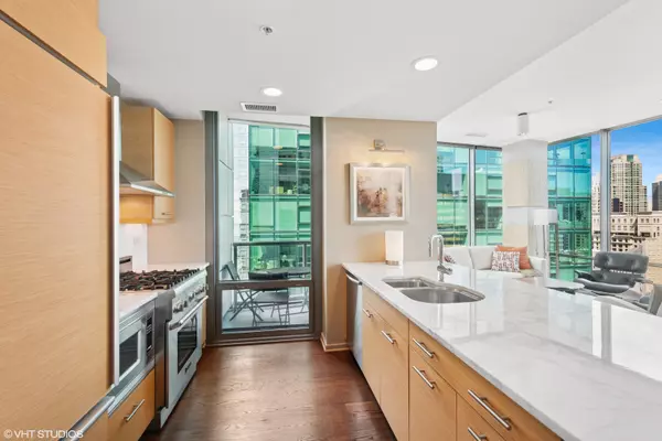 Chicago, IL 60611,240 E Illinois ST #2702