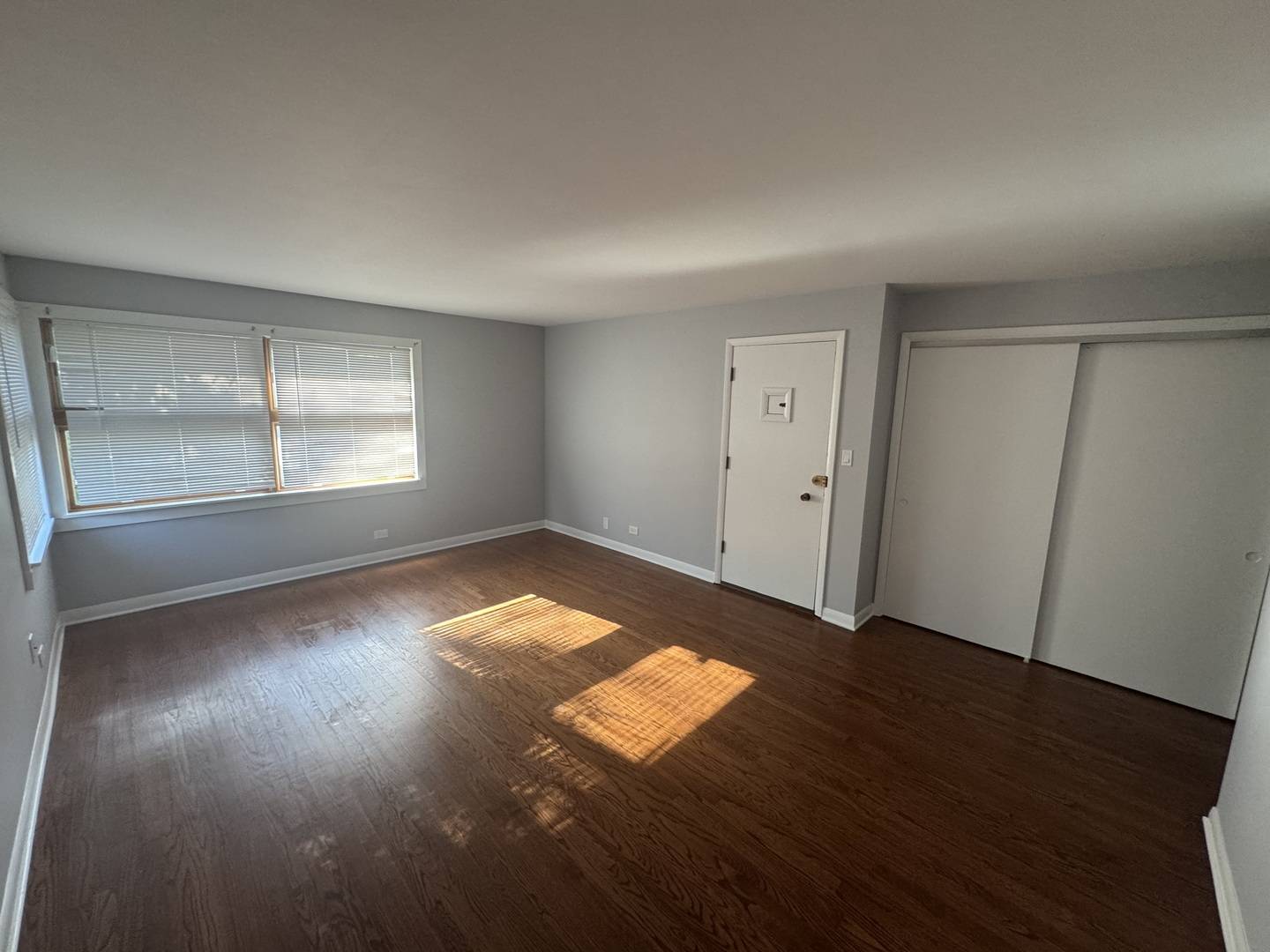 Riverside, IL 60546,2926 Harlem AVE #2N