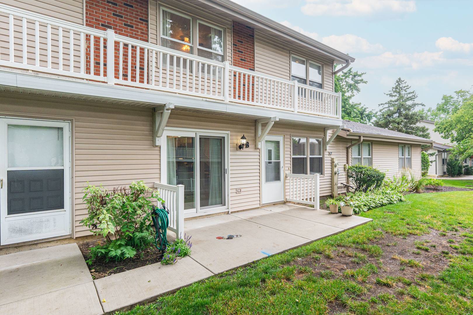 Bloomingdale, IL 60108,327 Georgetown CT #B