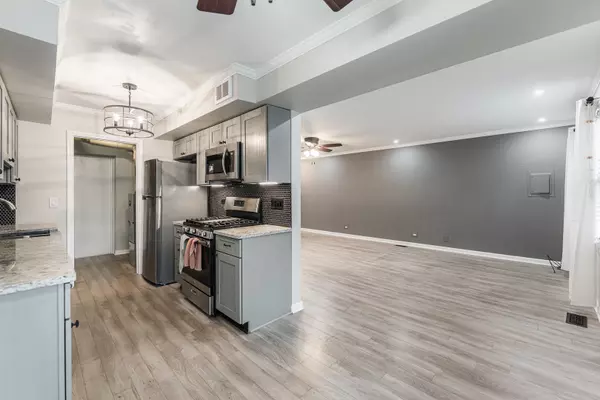 Bloomingdale, IL 60108,327 Georgetown CT #B