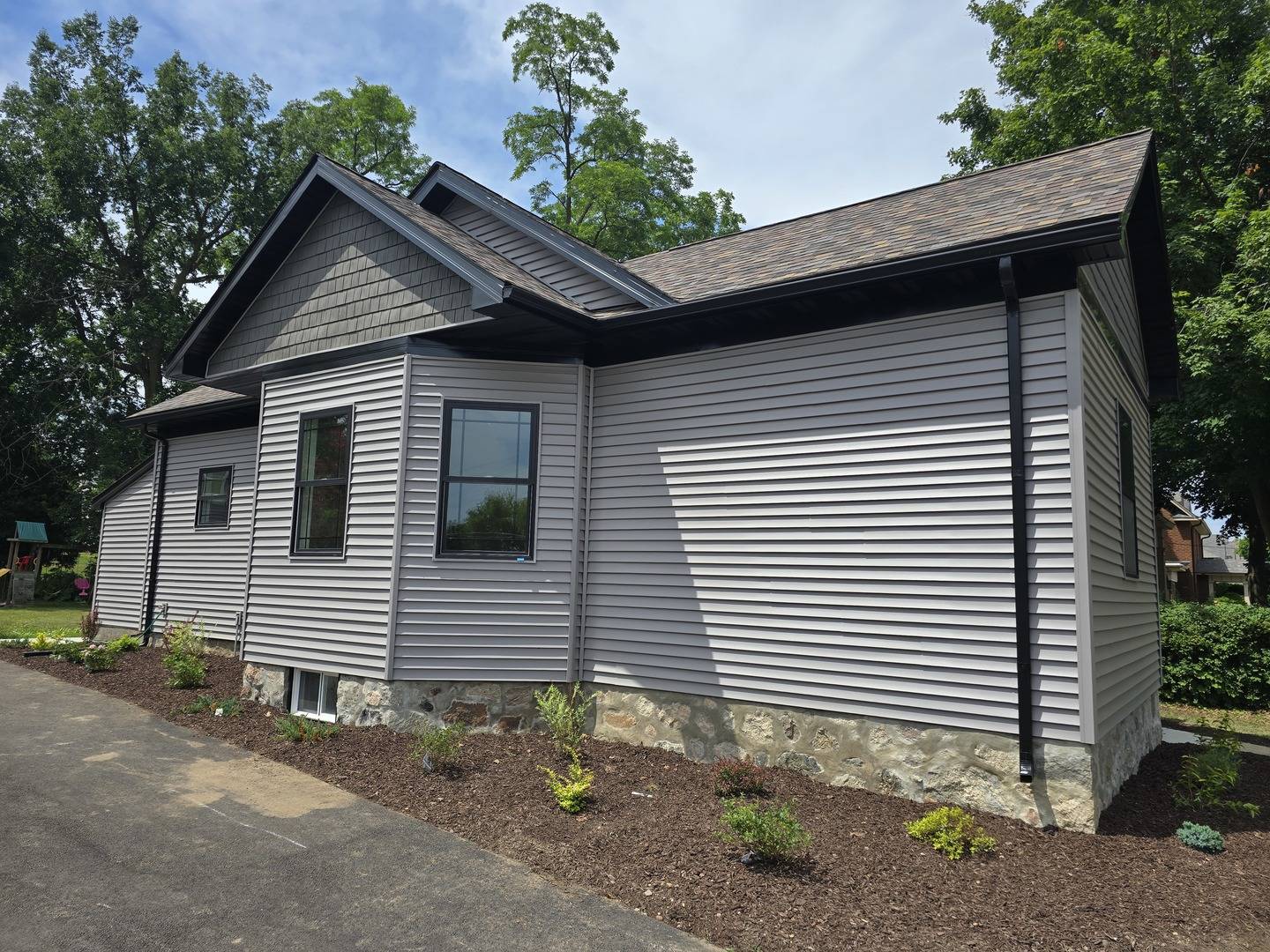 Woodstock, IL 60098,327 Lincoln AVE