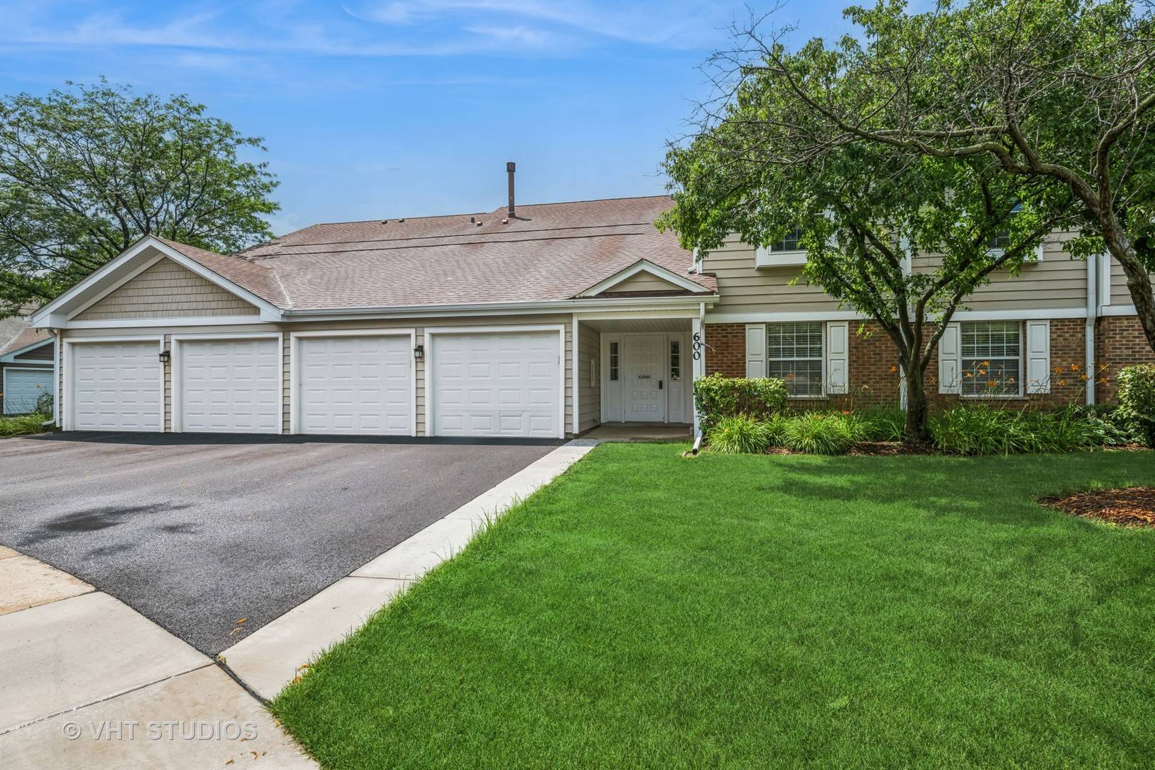 600 Hanover CT #V1, Schaumburg, IL 60194