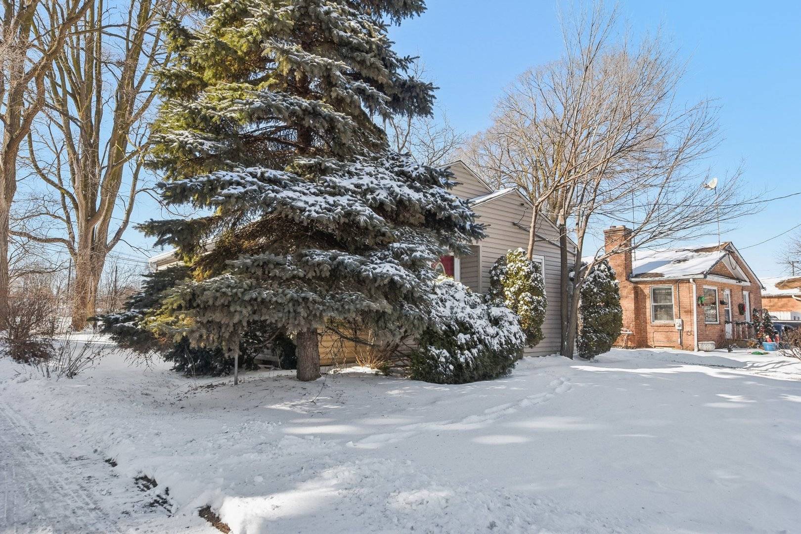 Waukegan, IL 60085,22 N Lewis AVE