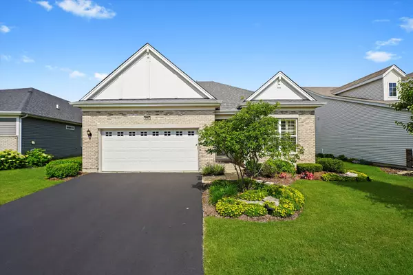 4064 Chesapeake LN, Naperville, IL 60564