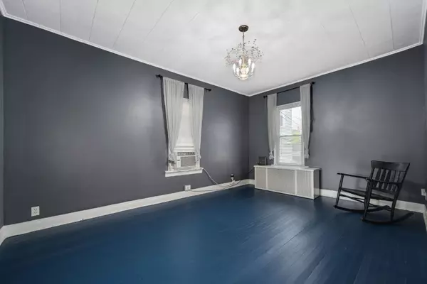 Chicago, IL 60651,836 N Harding AVE