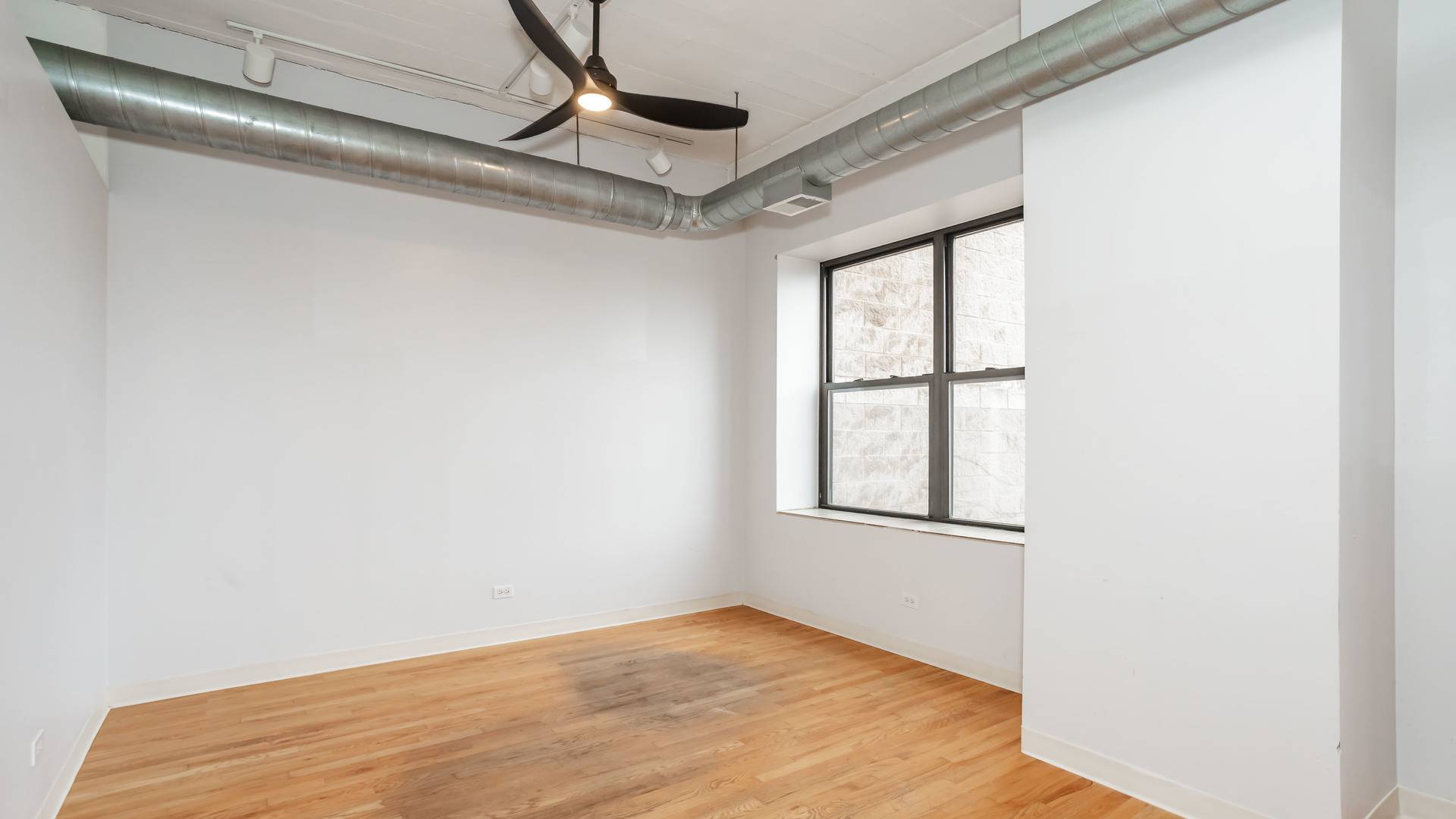 Chicago, IL 60608,1846 S Loomis ST #404
