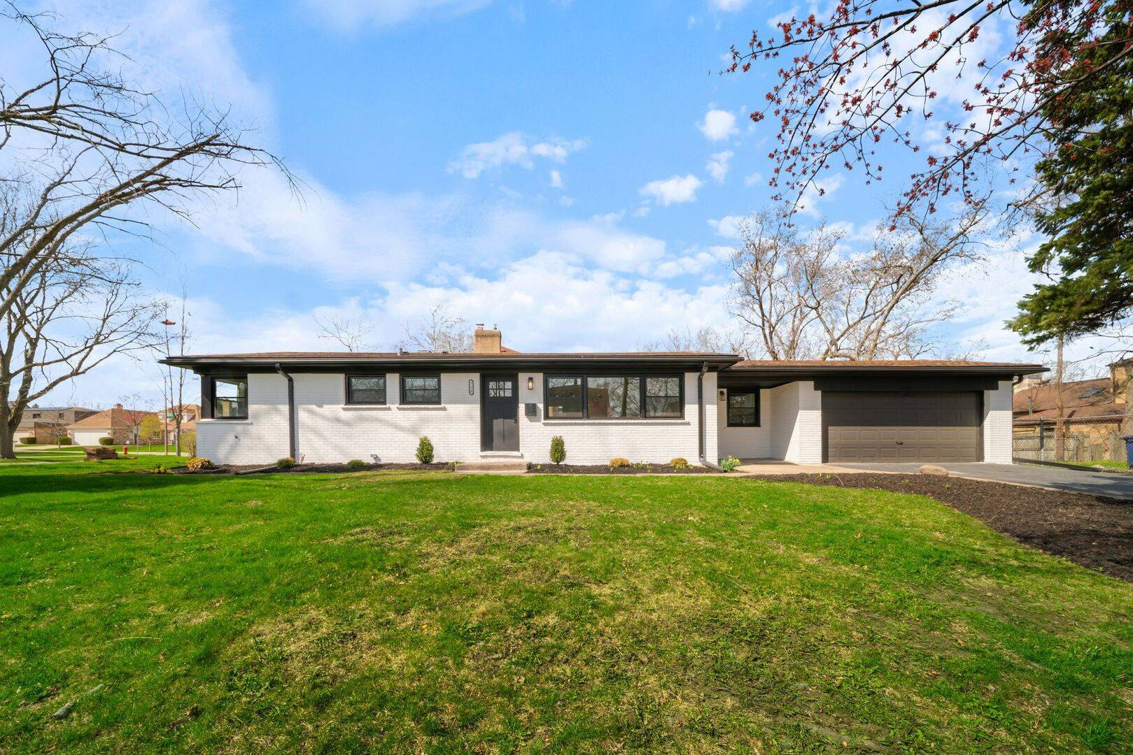 220 E Washington ST, Des Plaines, IL 60016