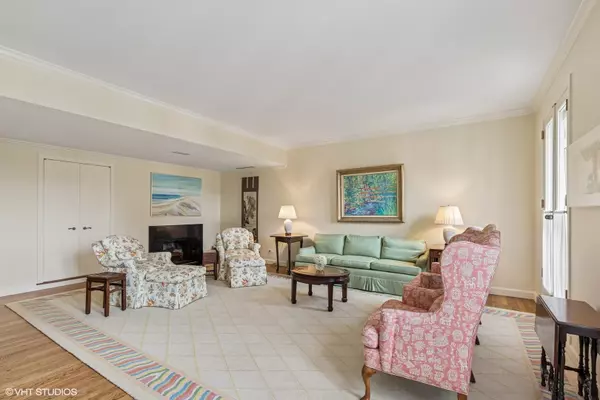 Lake Forest, IL 60045,533 N Mayflower RD #C