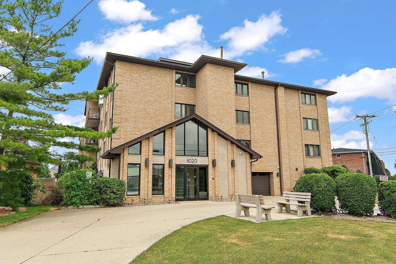 11020 S Keating AVE #202, Oak Lawn, IL 60453