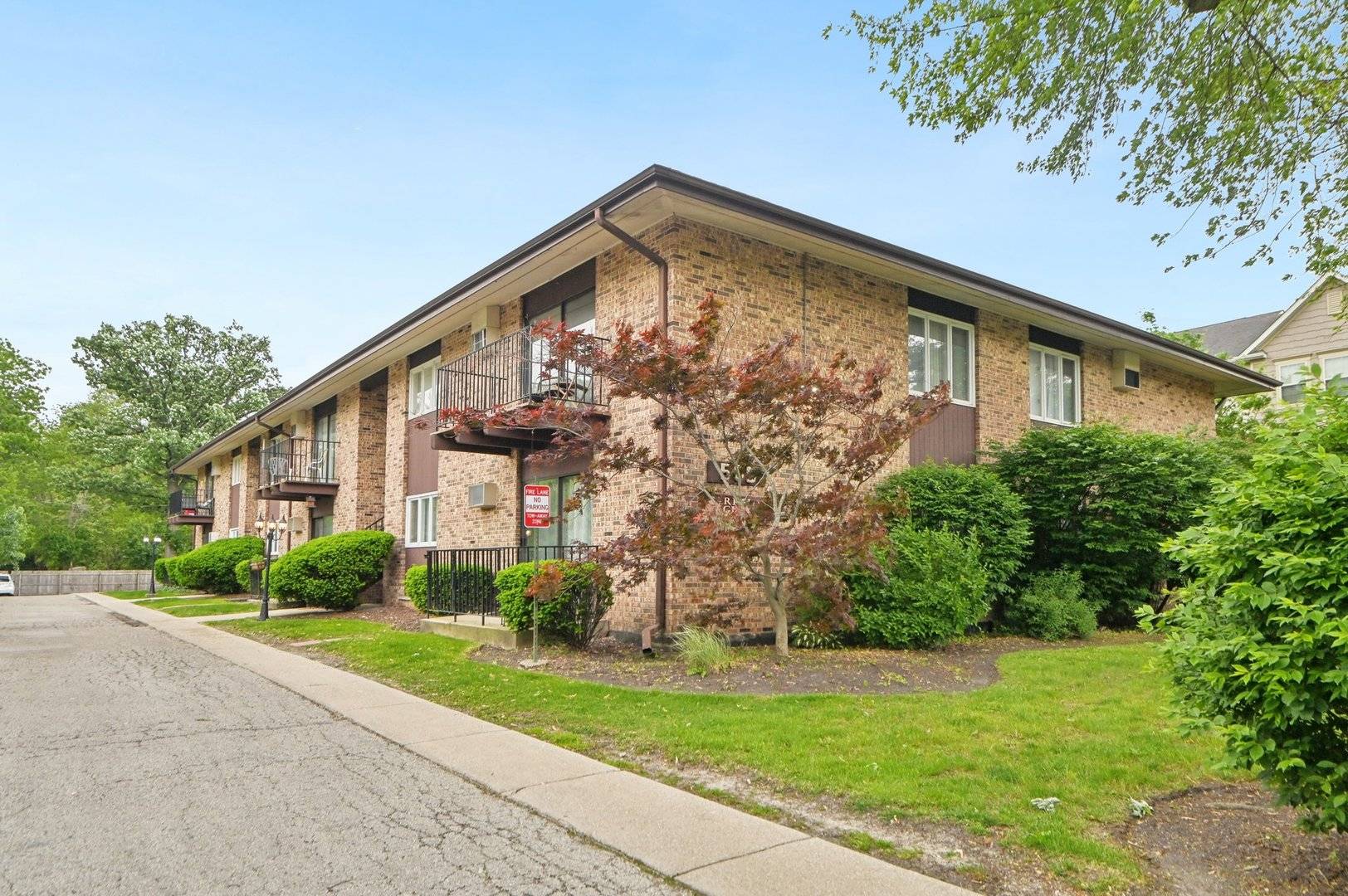 Glen Ellyn, IL 60137,505 Kenilworth AVE #4
