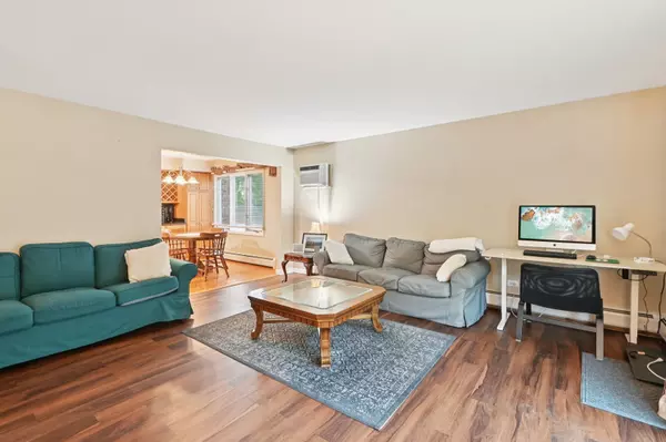 Glen Ellyn, IL 60137,505 Kenilworth AVE #4