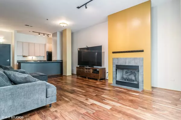 Chicago, IL 60606,130 S Canal ST #10H
