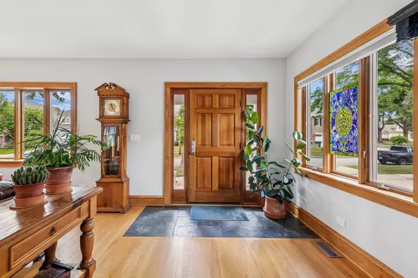 Glen Ellyn, IL 60137,583 Pleasant AVE