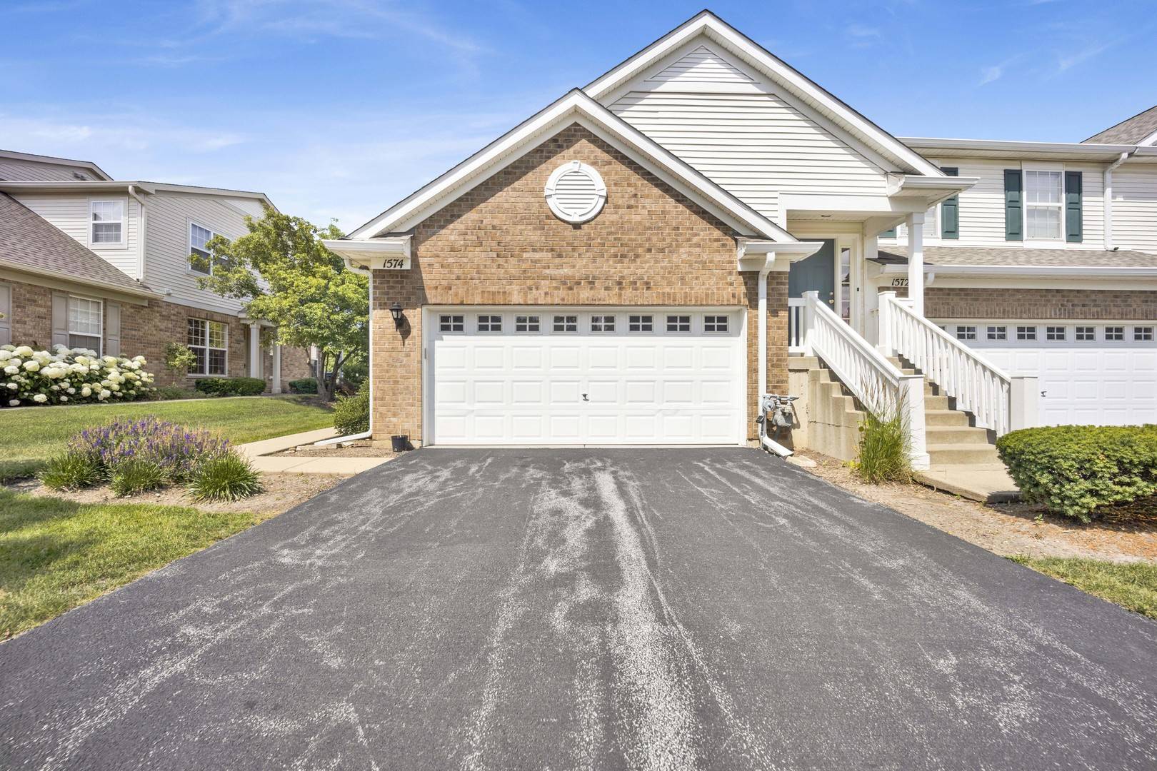 1574 Millbrook DR, Algonquin, IL 60102