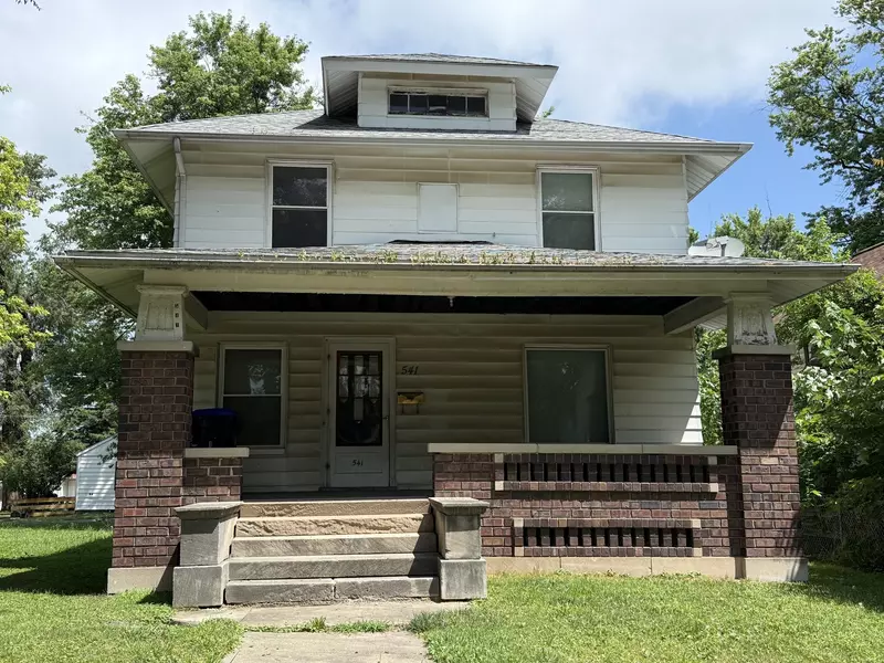 541 W Grove ST, Bloomington, IL 61701