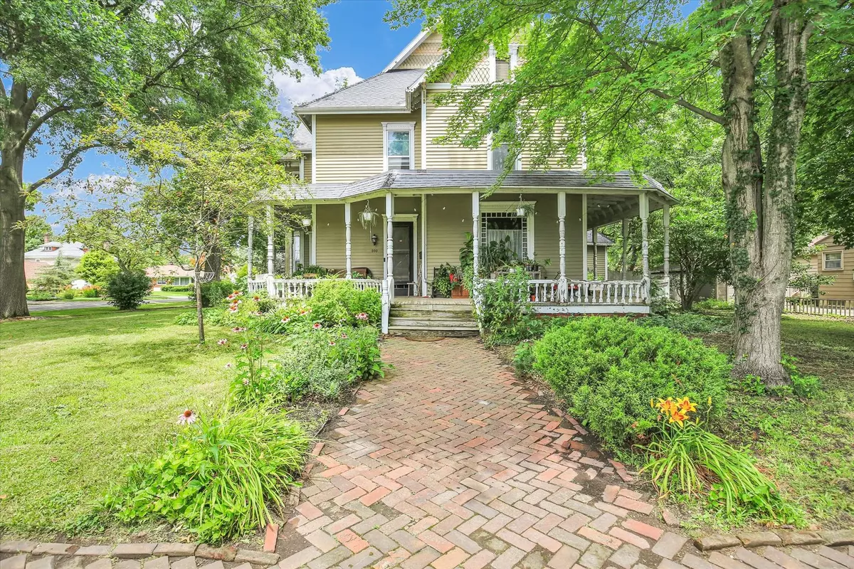 Tuscola, IL 61953,300 E Pinzon ST