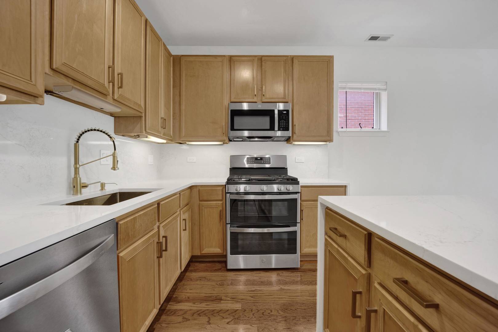 Chicago, IL 60607,1414 S HALSTED ST #3A