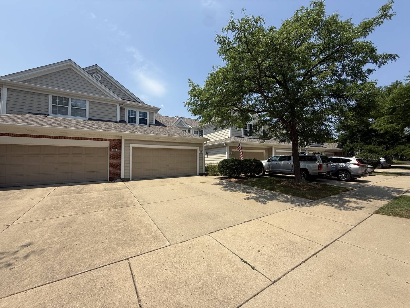 Buffalo Grove, IL 60089,230 Woodstone CIR