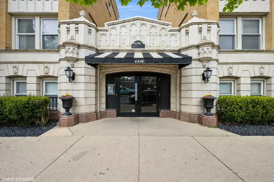 4240 N Clarendon AVE #301S, Chicago, IL 60613