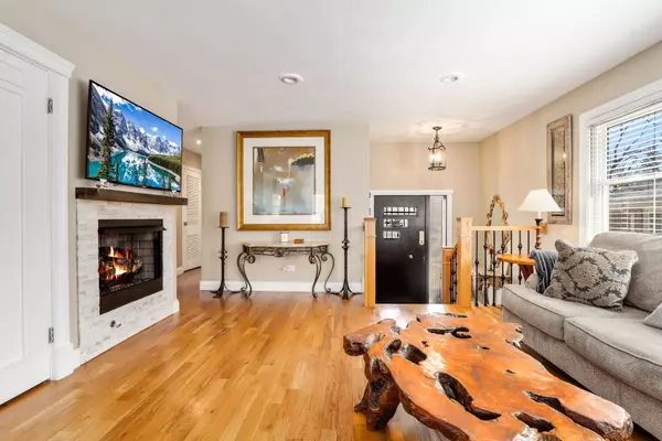 Highland Park, IL 60035,2936 Warbler PL