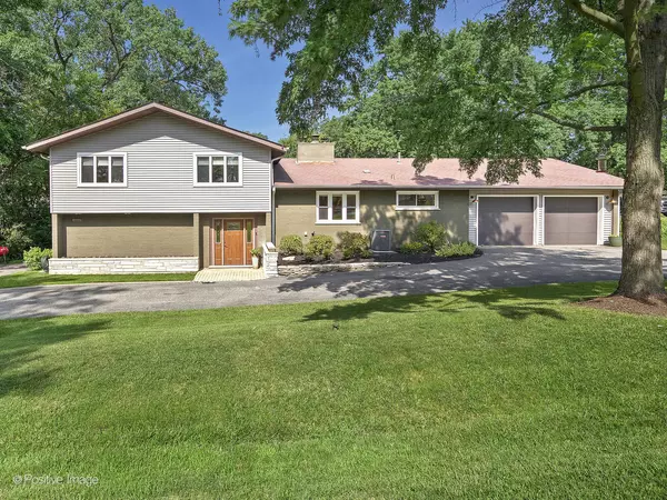 9260 S 86th AVE, Hickory Hills, IL 60457