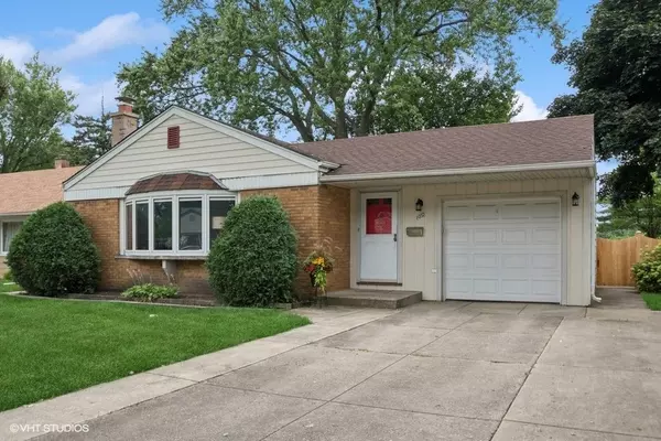 1052 Alfini DR, Des Plaines, IL 60016