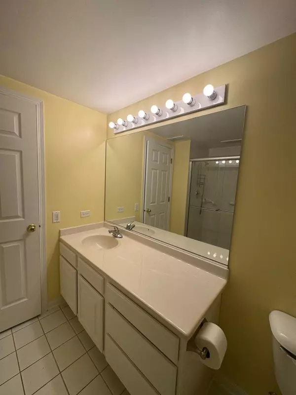 Lombard, IL 60148,2020 Saint Regis DR #607