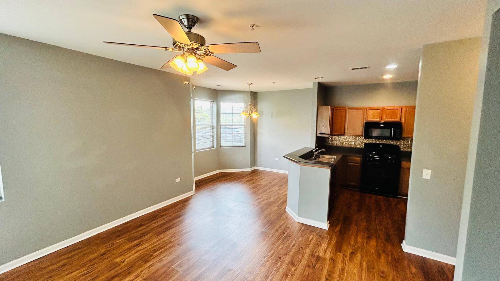 Pingree Grove, IL 60140,2215 Aurora DR #1
