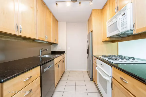 Skokie, IL 60077,9655 Woods DR #507