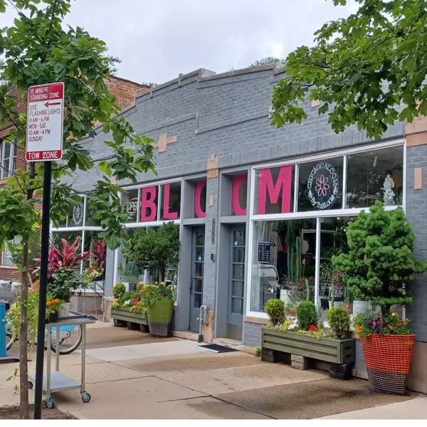 Chicago, IL 60645,2312 W Touhy AVE