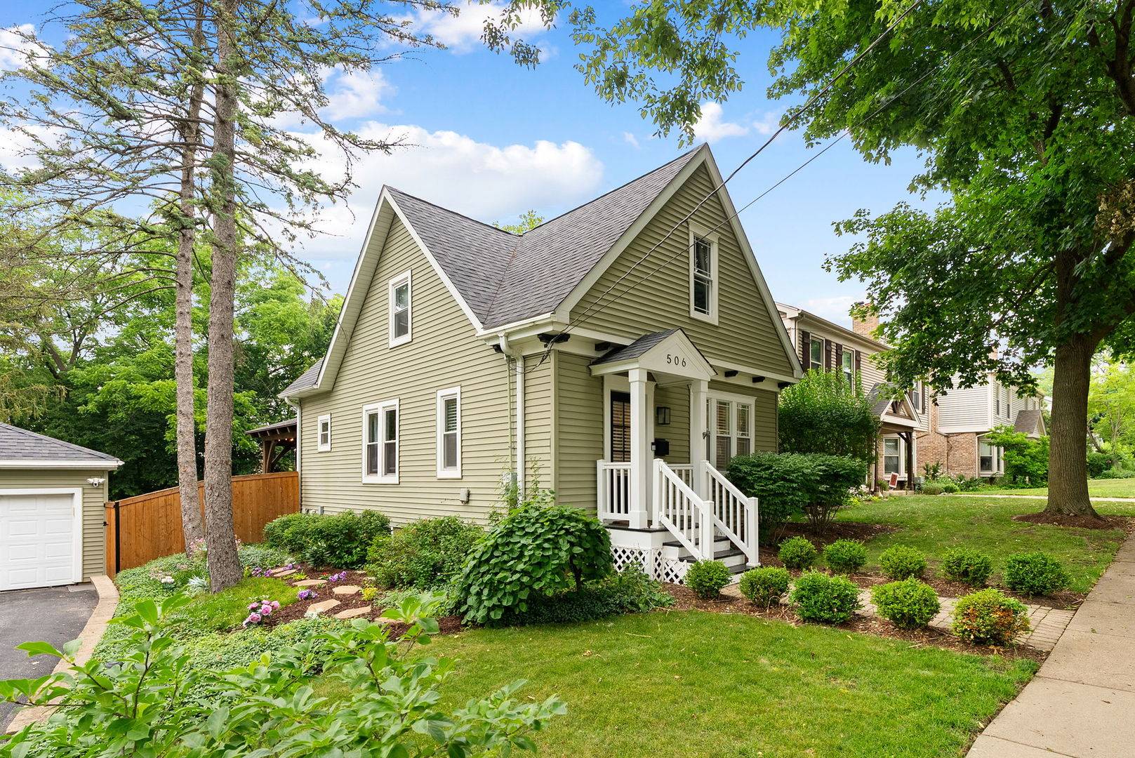Barrington, IL 60010,506 E Russell ST
