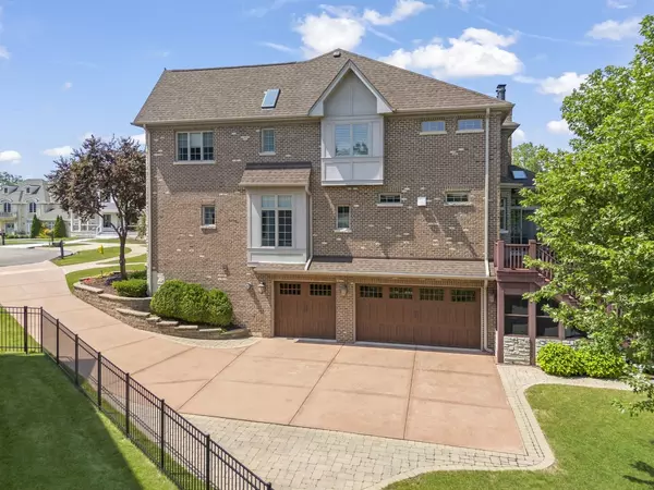 Downers Grove, IL 60516,1227 Arnold CT