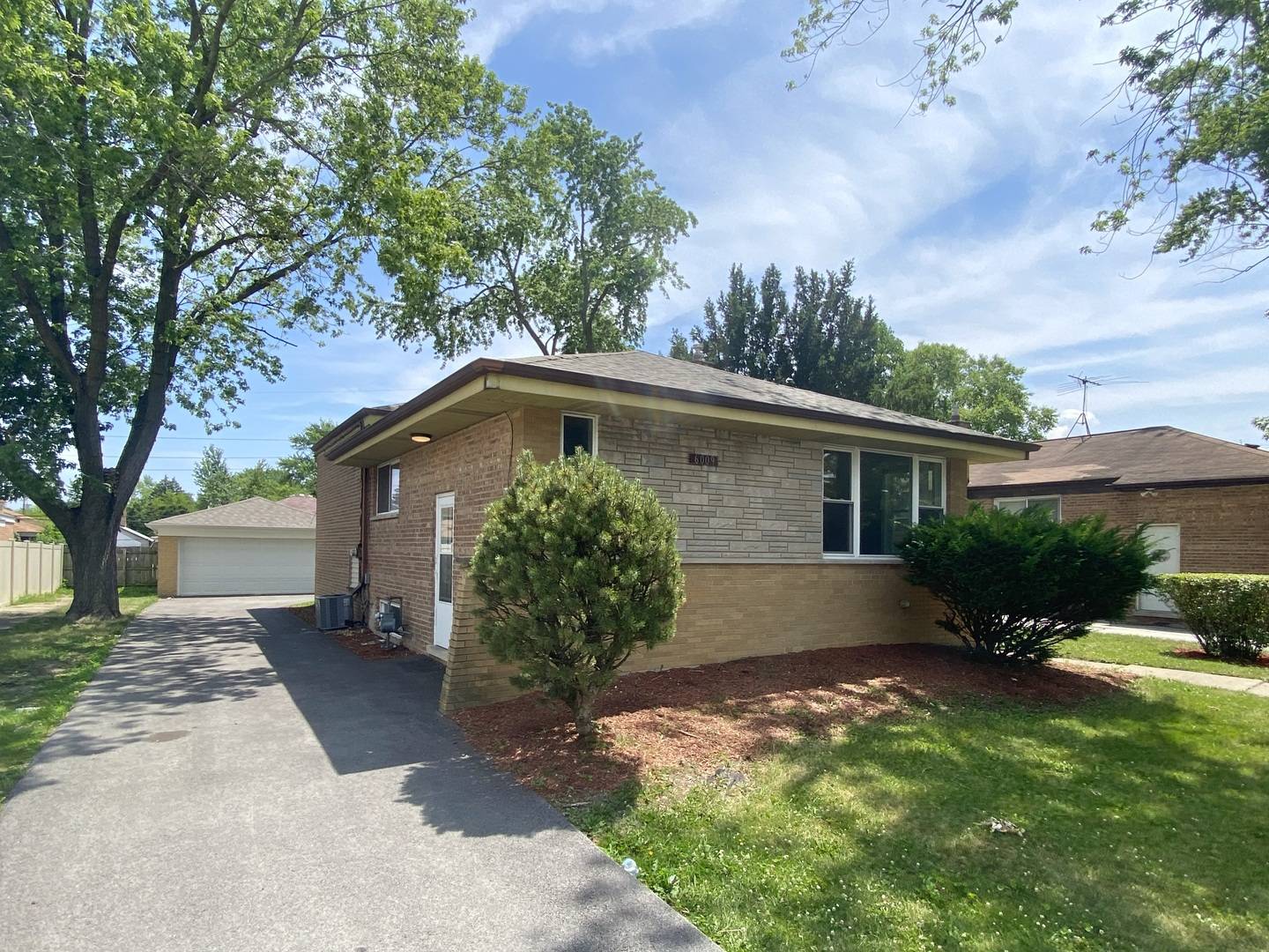 South Holland, IL 60473,16009 Debbie LN