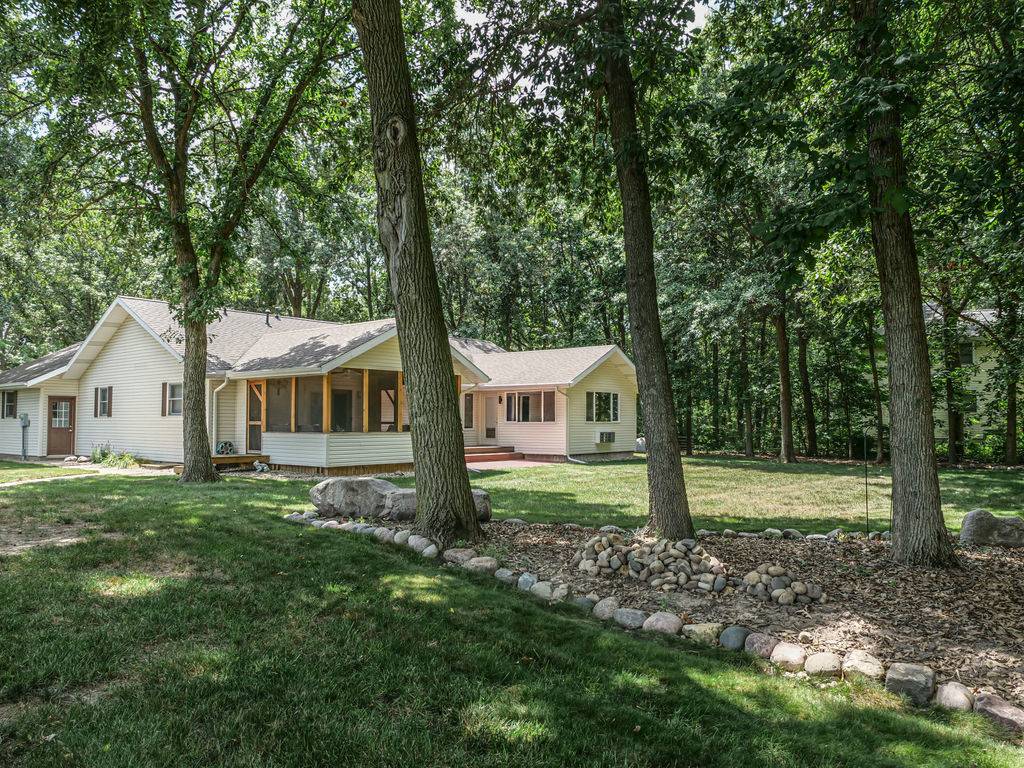 Villa Grove, IL 61956,26 N Deer Lake