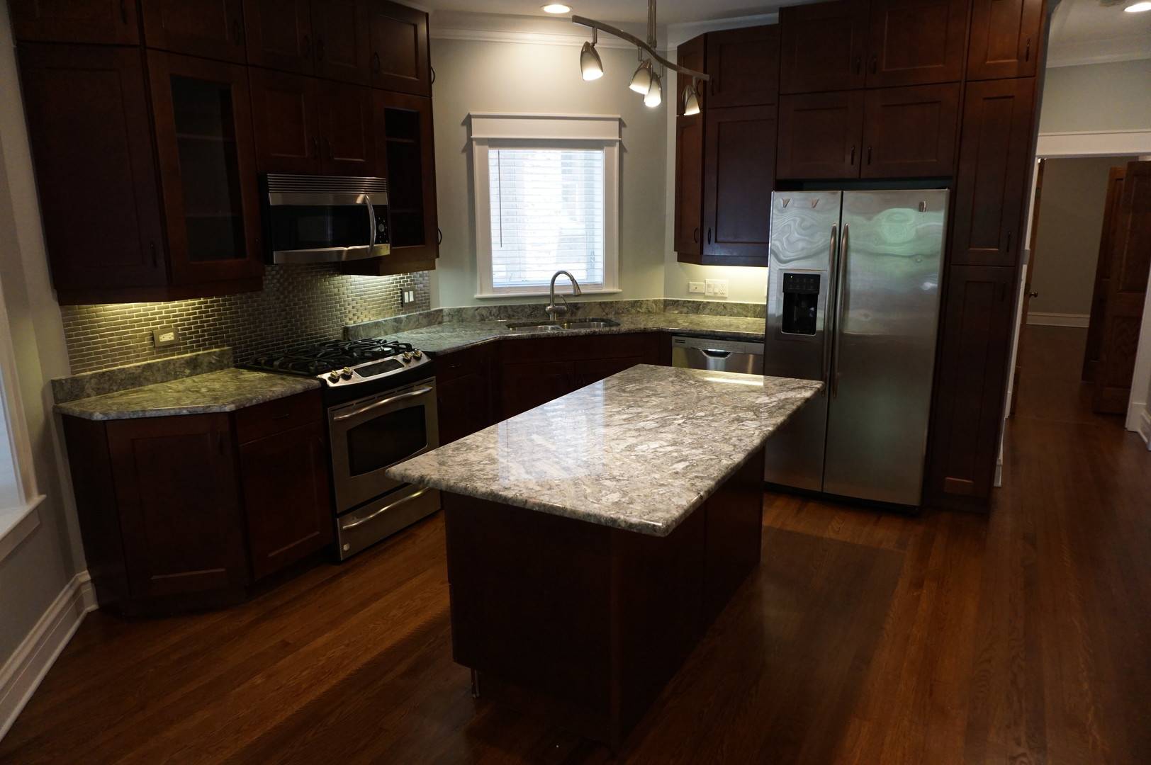 Chicago, IL 60660,1453 W Thome AVE #1