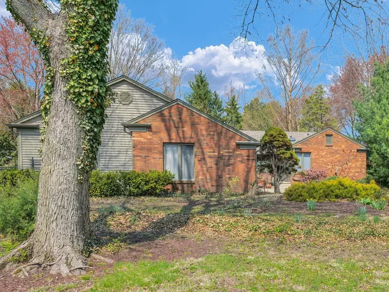 2606 S Nottingham CT, Champaign, IL 61821