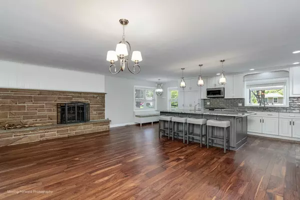 Glen Ellyn, IL 60137,275 Buena Vista DR