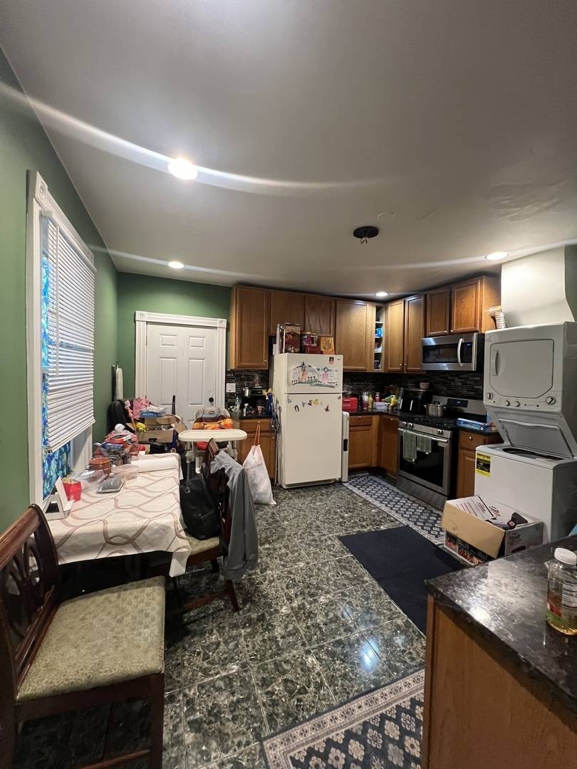 Chicago, IL 60612,2127 W Huron ST NW