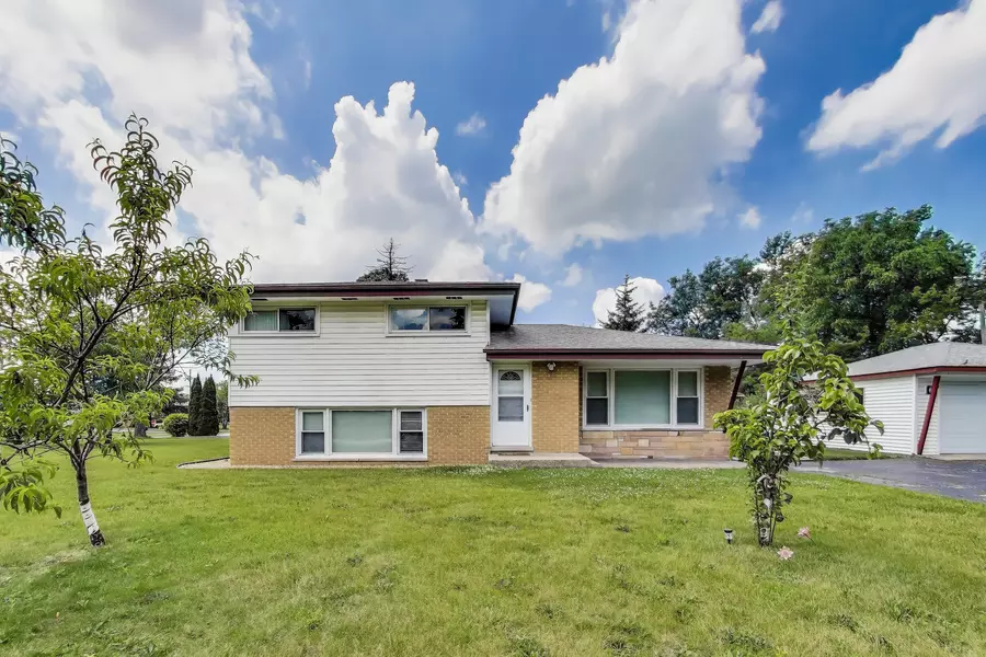 7734 Linden AVE, Darien, IL 60561