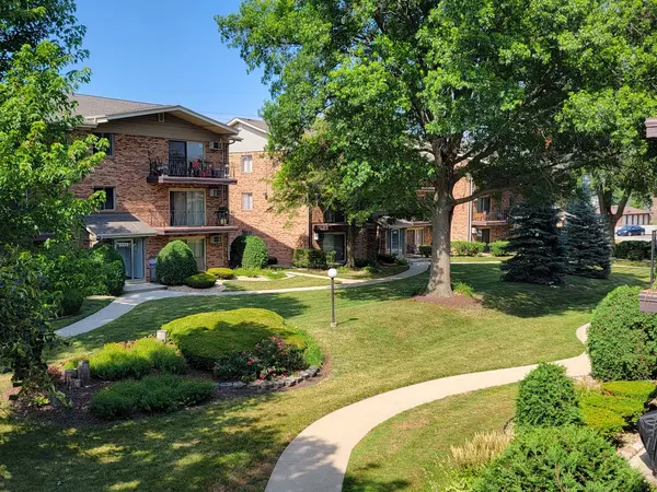 5340 Waterbury CT #2103, Crestwood, IL 60418
