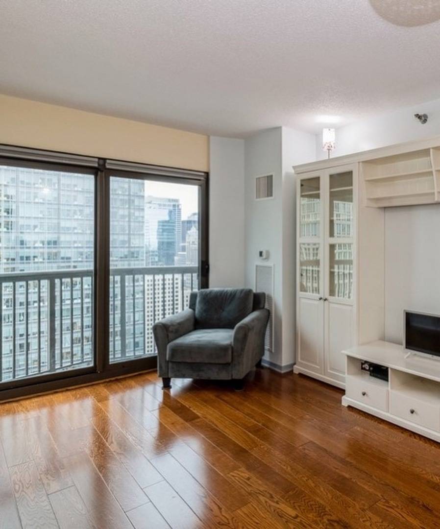 Chicago, IL 60654,400 N LaSalle DR #3706