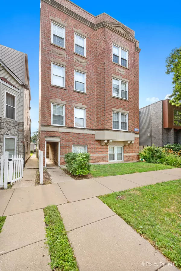Chicago, IL 60618,4321 N Drake AVE #3W