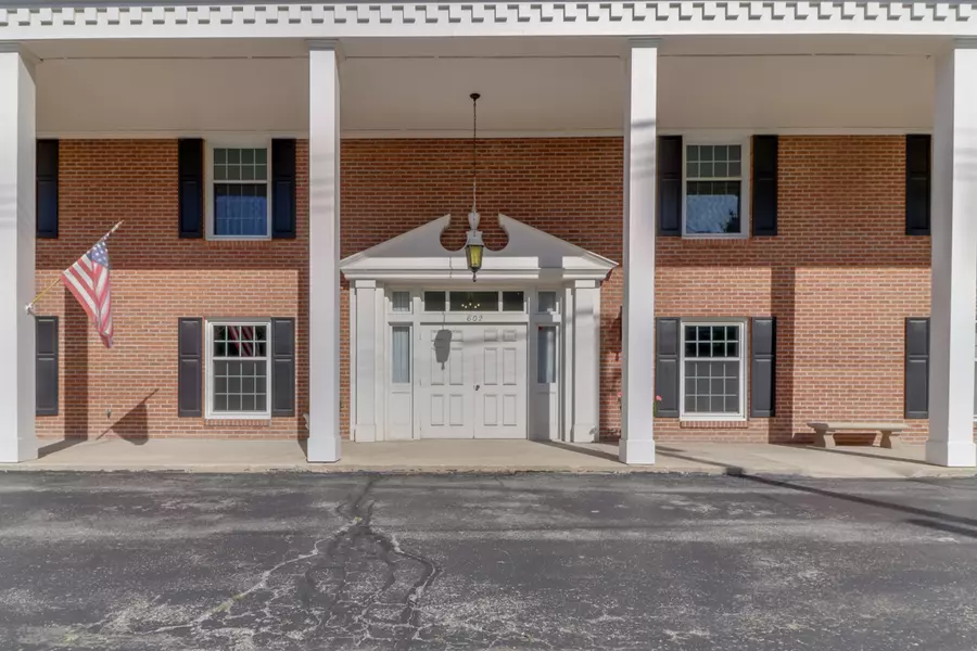 602 S Mercer AVE #111, Bloomington, IL 61701