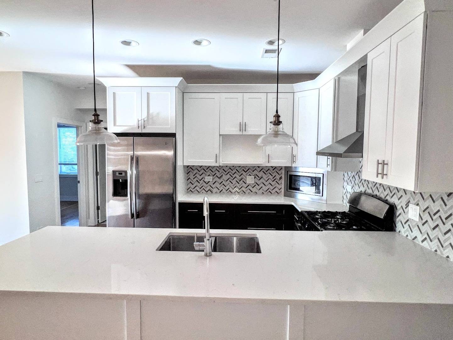 Chicago, IL 60618,3203 N Ridgeway AVE #4C