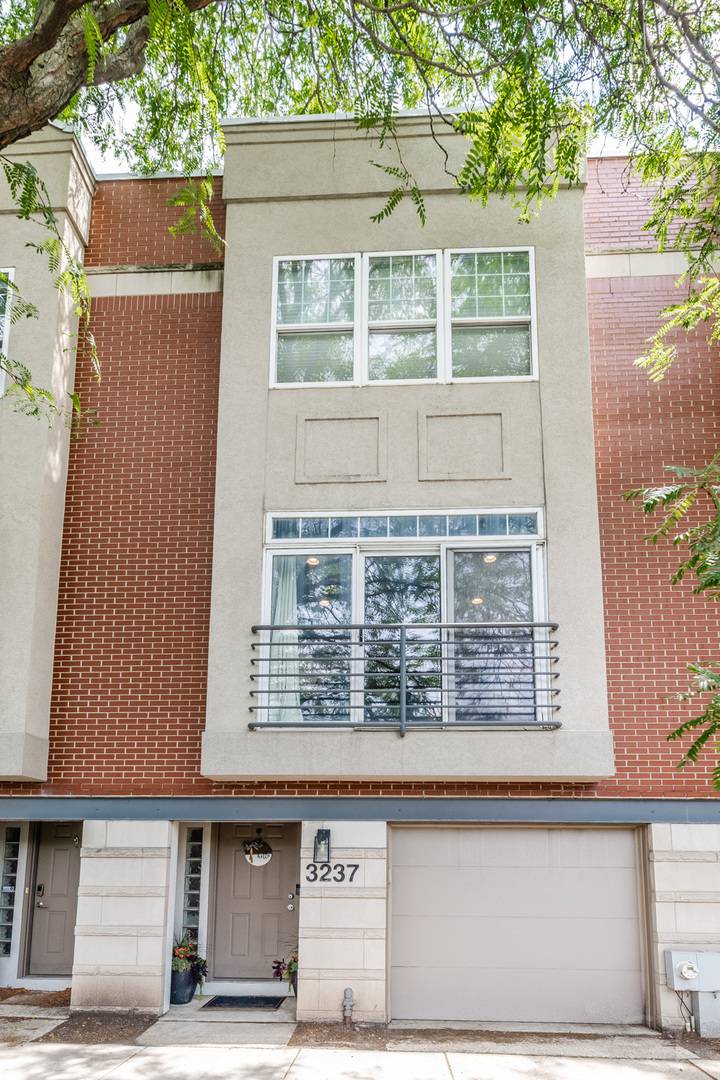 3237 N Ravenswood AVE, Chicago, IL 60657